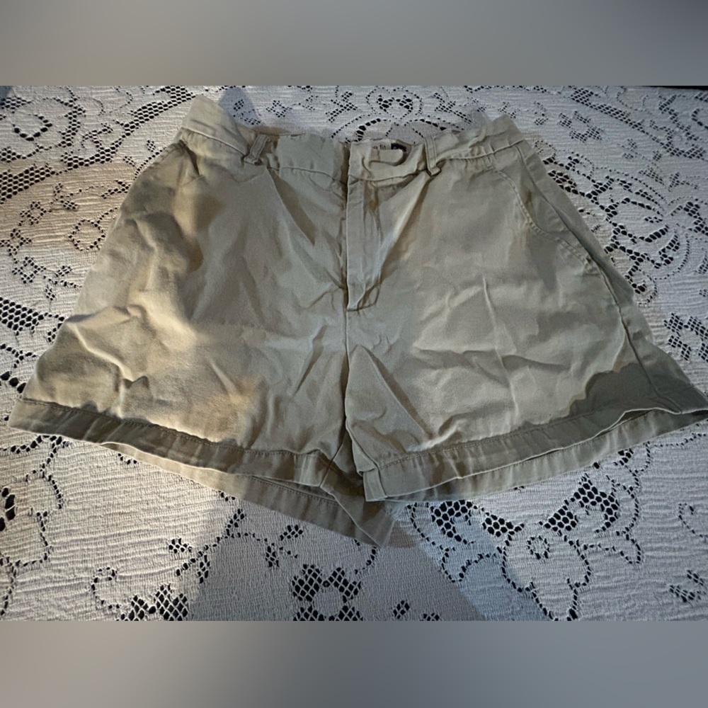 Vintage 1999 GAP khaki shorts size 6 1990s